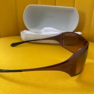 Oakleys with original white Oakley hard case 😎